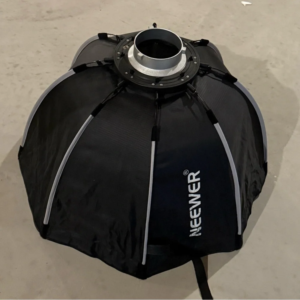 Neewer 26” softbox - like new